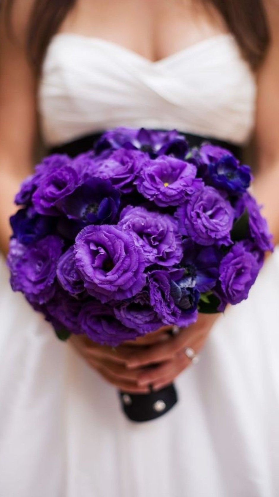 Фиолетовые анемоны букет невесты