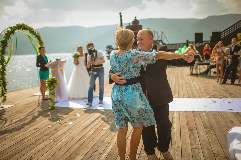 Танец родителей на свадьбе