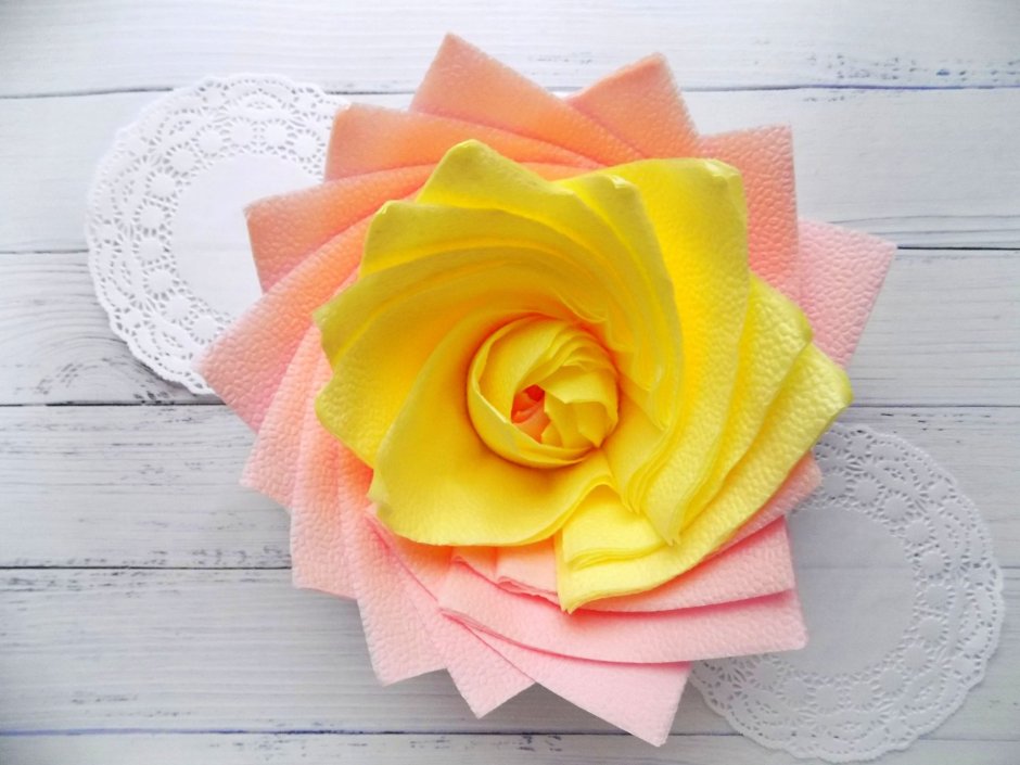 Простые способы изготовить цветы из бумаги салфеток