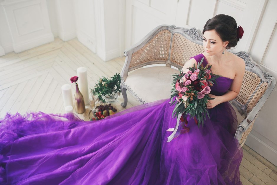 Свадебное платье в лиловых тонах