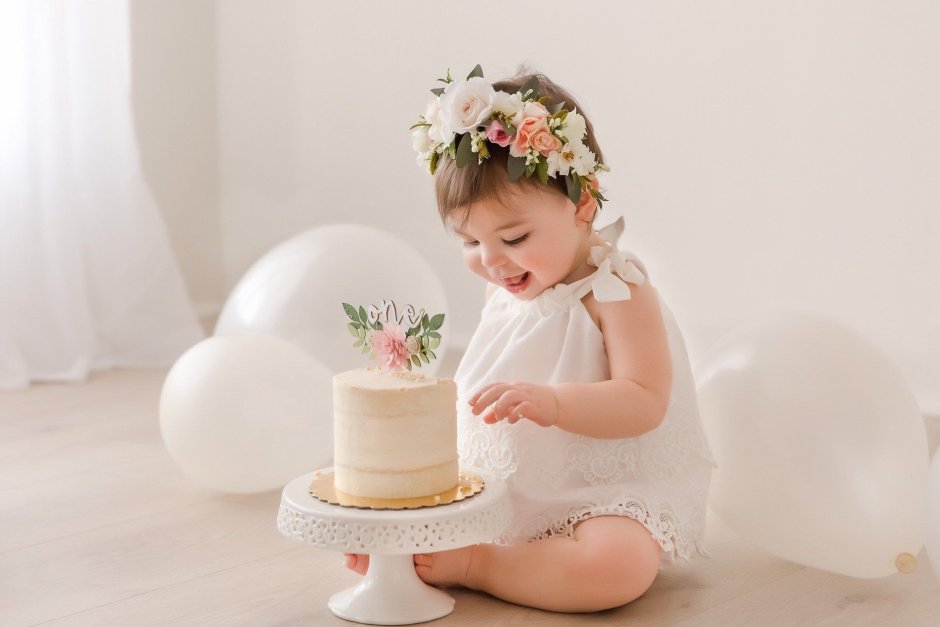 Фотосессия малыша с тортом