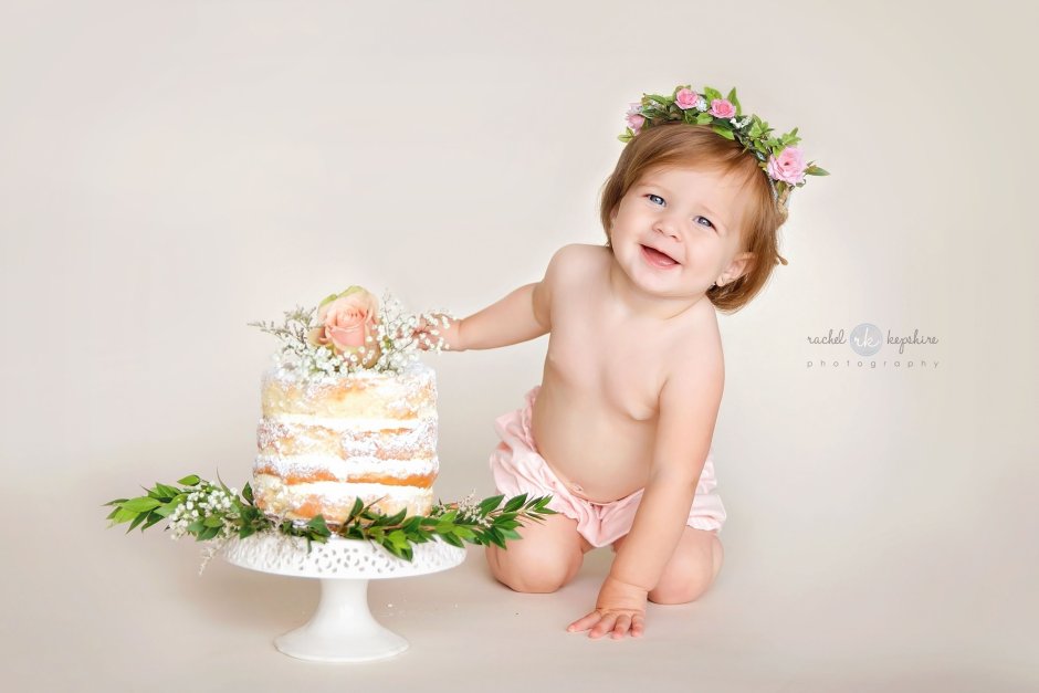 Фотосессия малыша с тортом