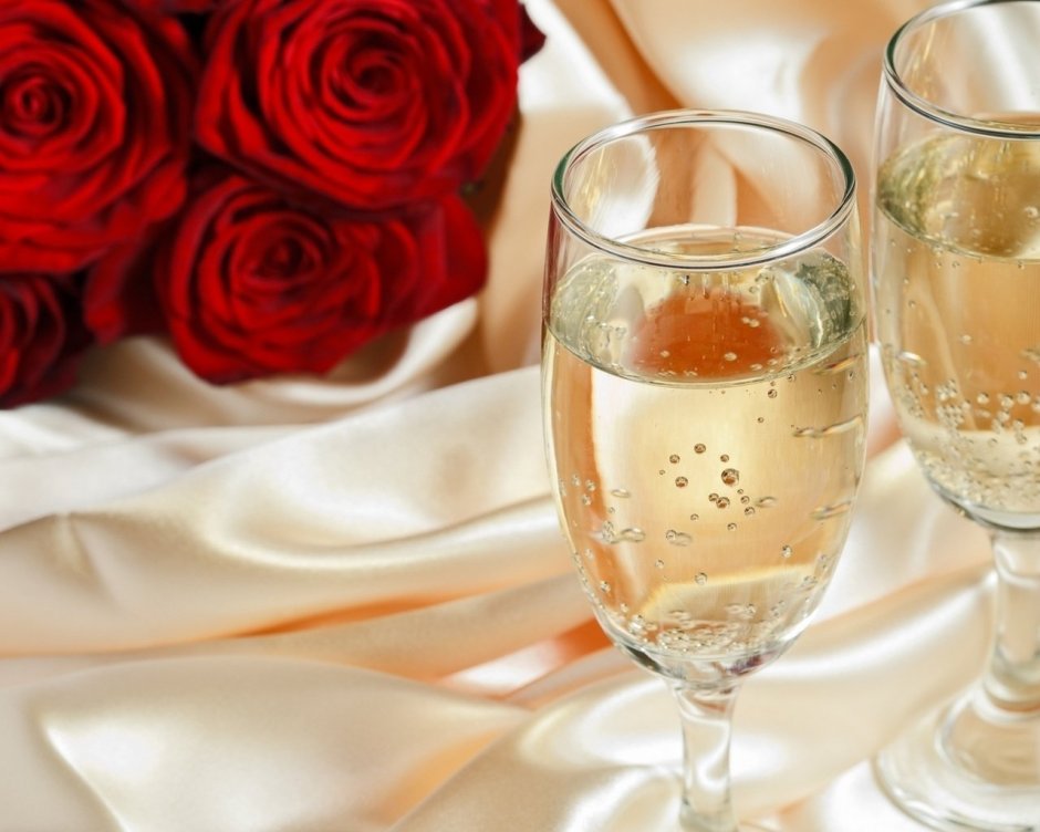 С днем свадьбы бокалы с шампанским
