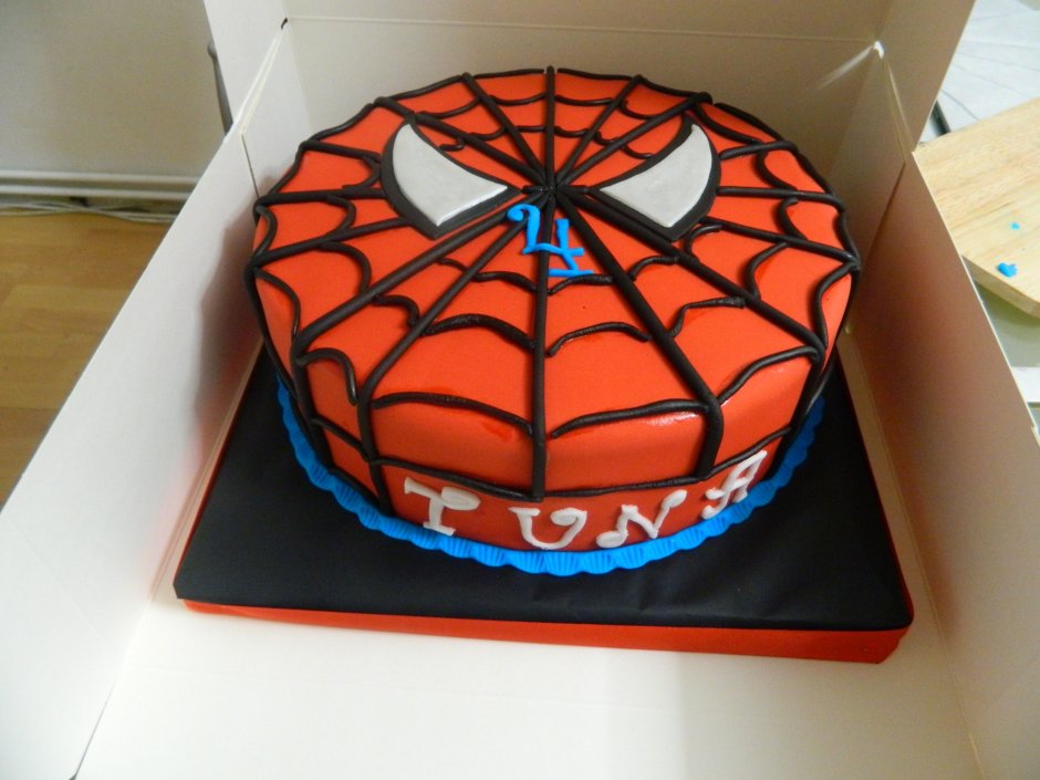 Торт человек паук с подсветкой