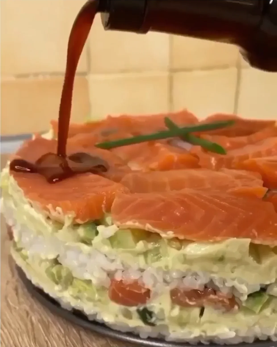 Торт ролл из лосося