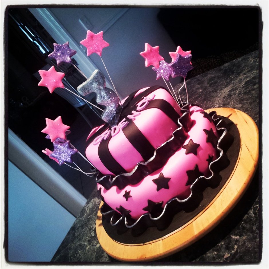 Торт черно розовыми шарами