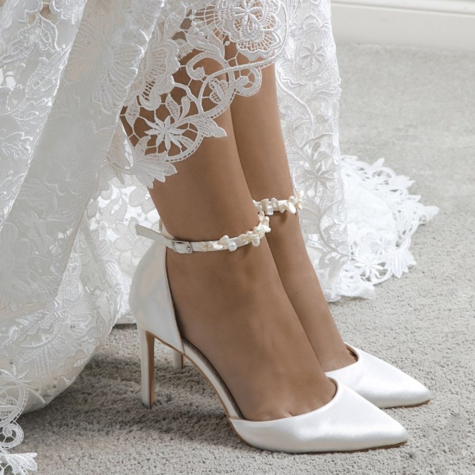 Свадебные туфли для невесты на низком каблуке