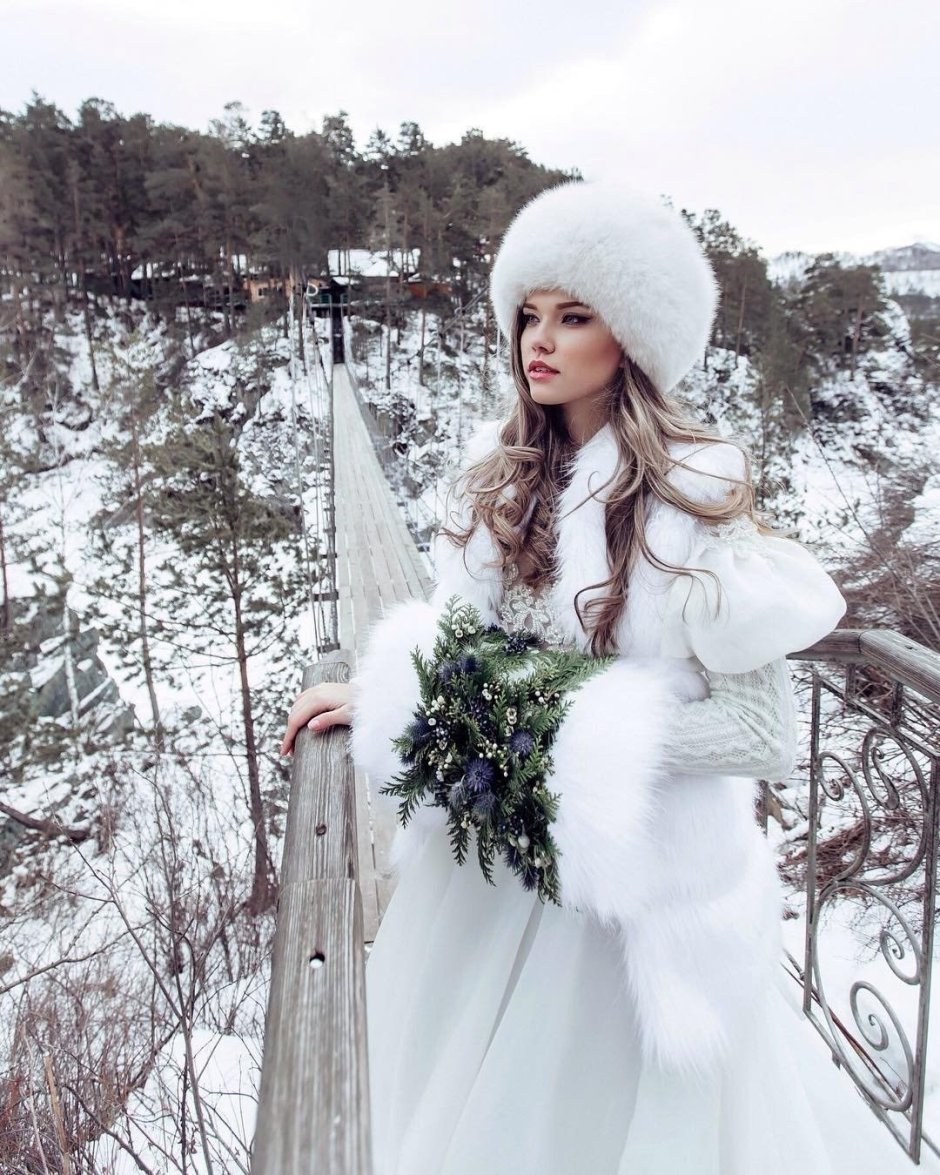 Свадебное платье зимой