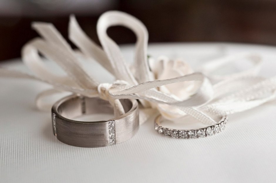 Свадебные кольца с ленточкой