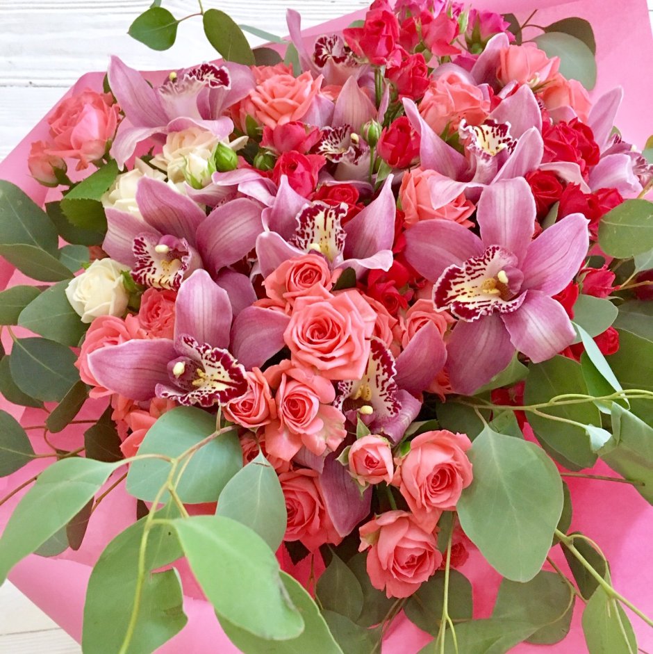 Букет роз и орхидей