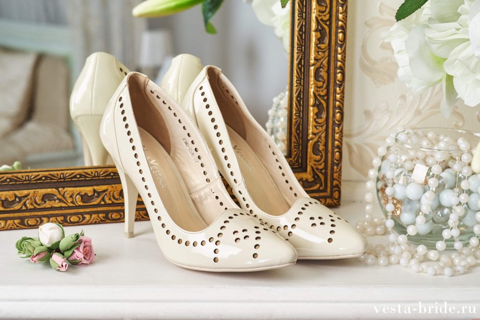 Свадебные туфли в греческом стиле