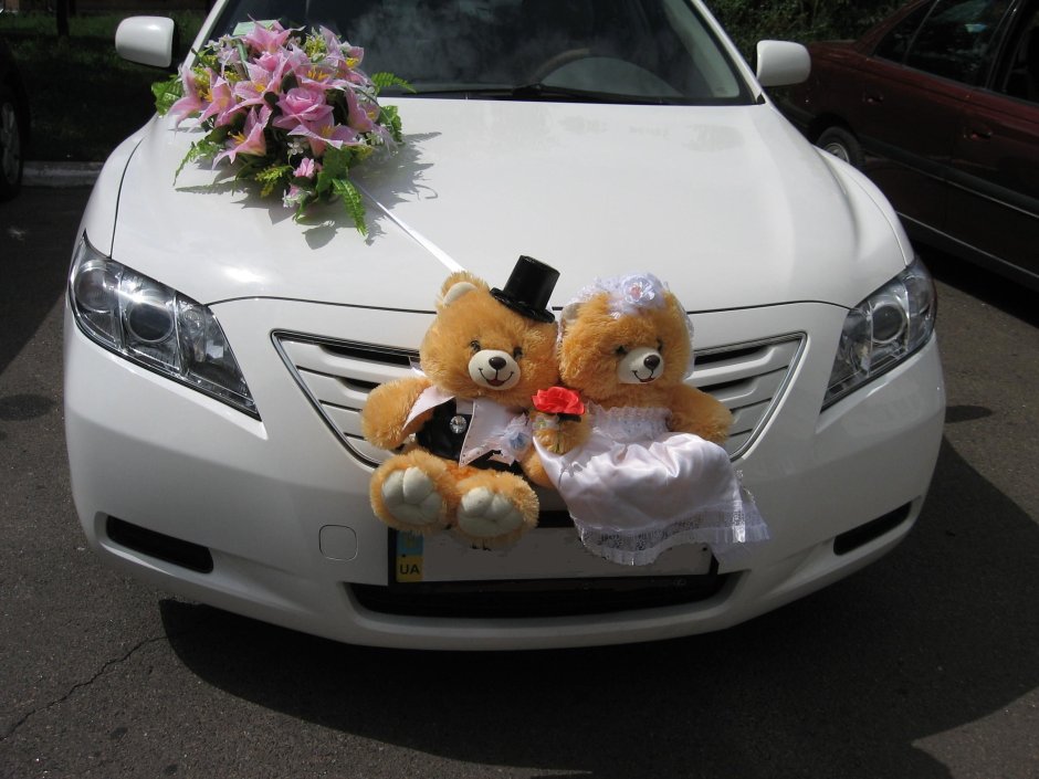 Свадебное украшение на машину невесты