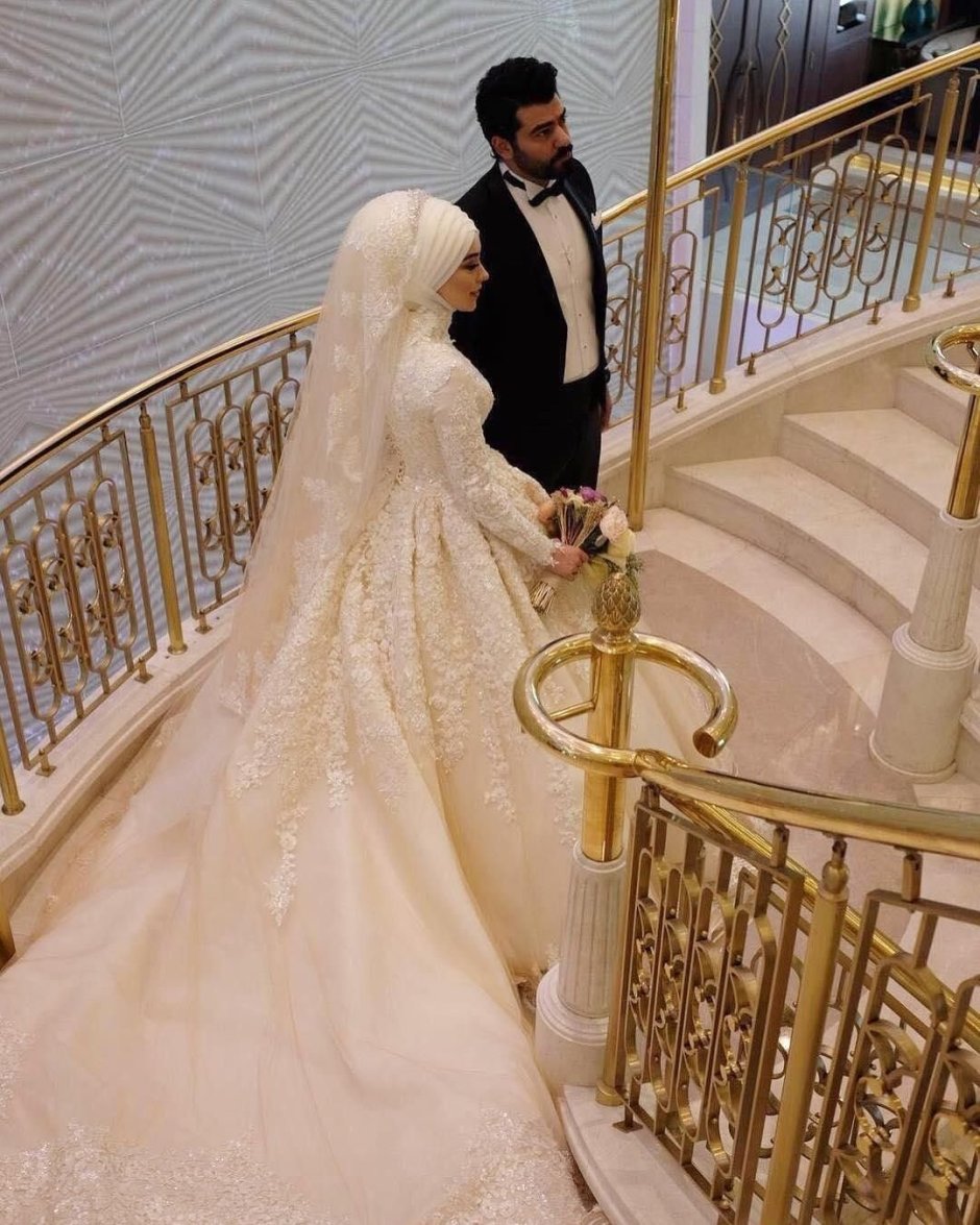 Свадебное мусульманское платье со шлейфом