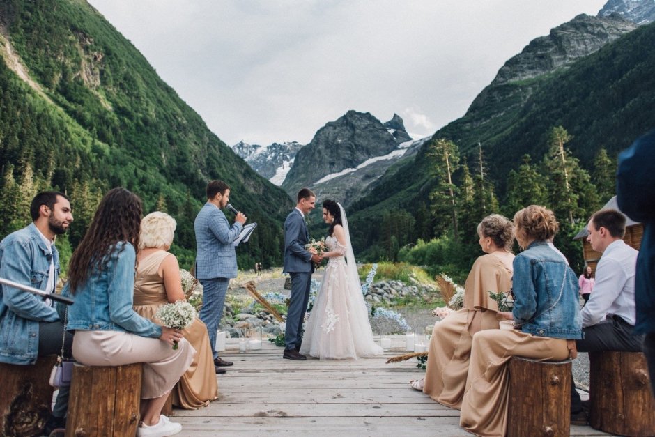 Выездная церемония бракосочетания в горах