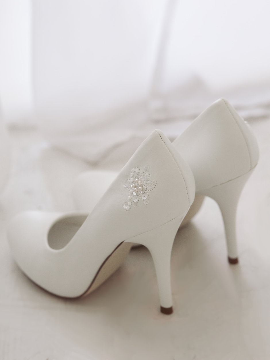 Свадебные туфли простые
