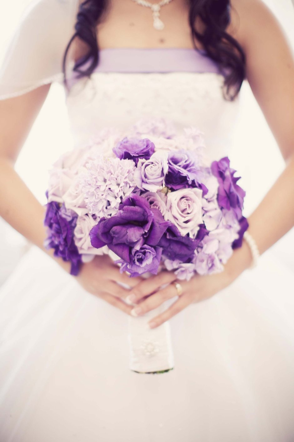 Букет невесты с фиолетовым цветом
