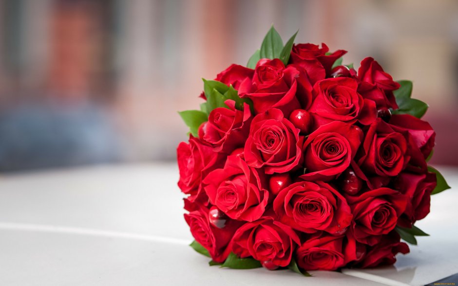 Букет цветов розы красные