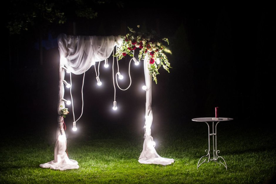 Свадебная арка с лампочками