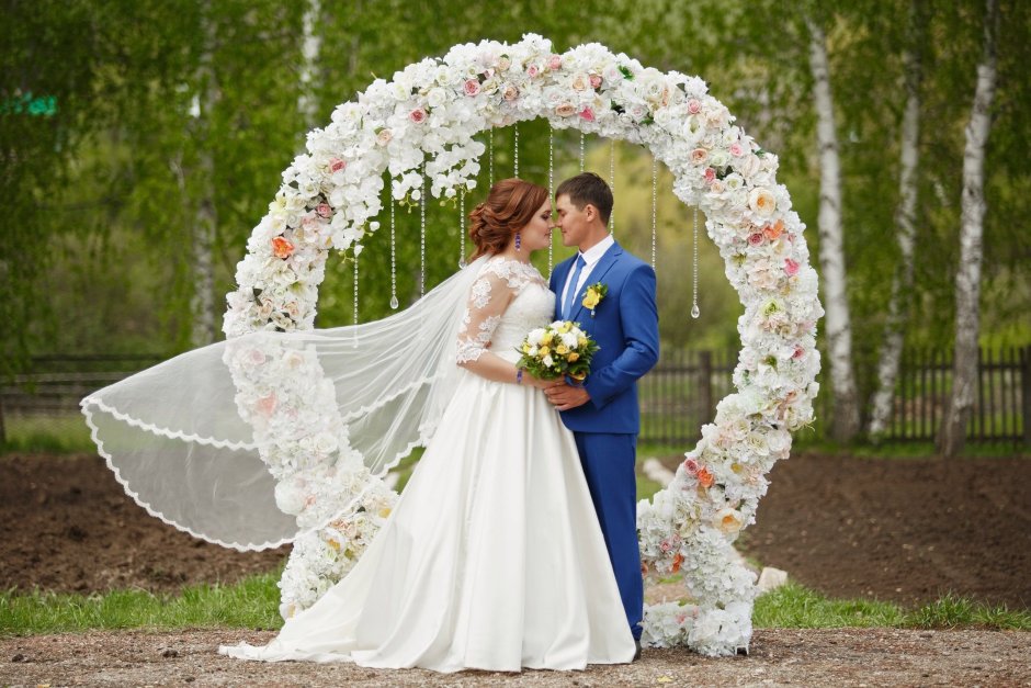 Молодожены Свадебная арка