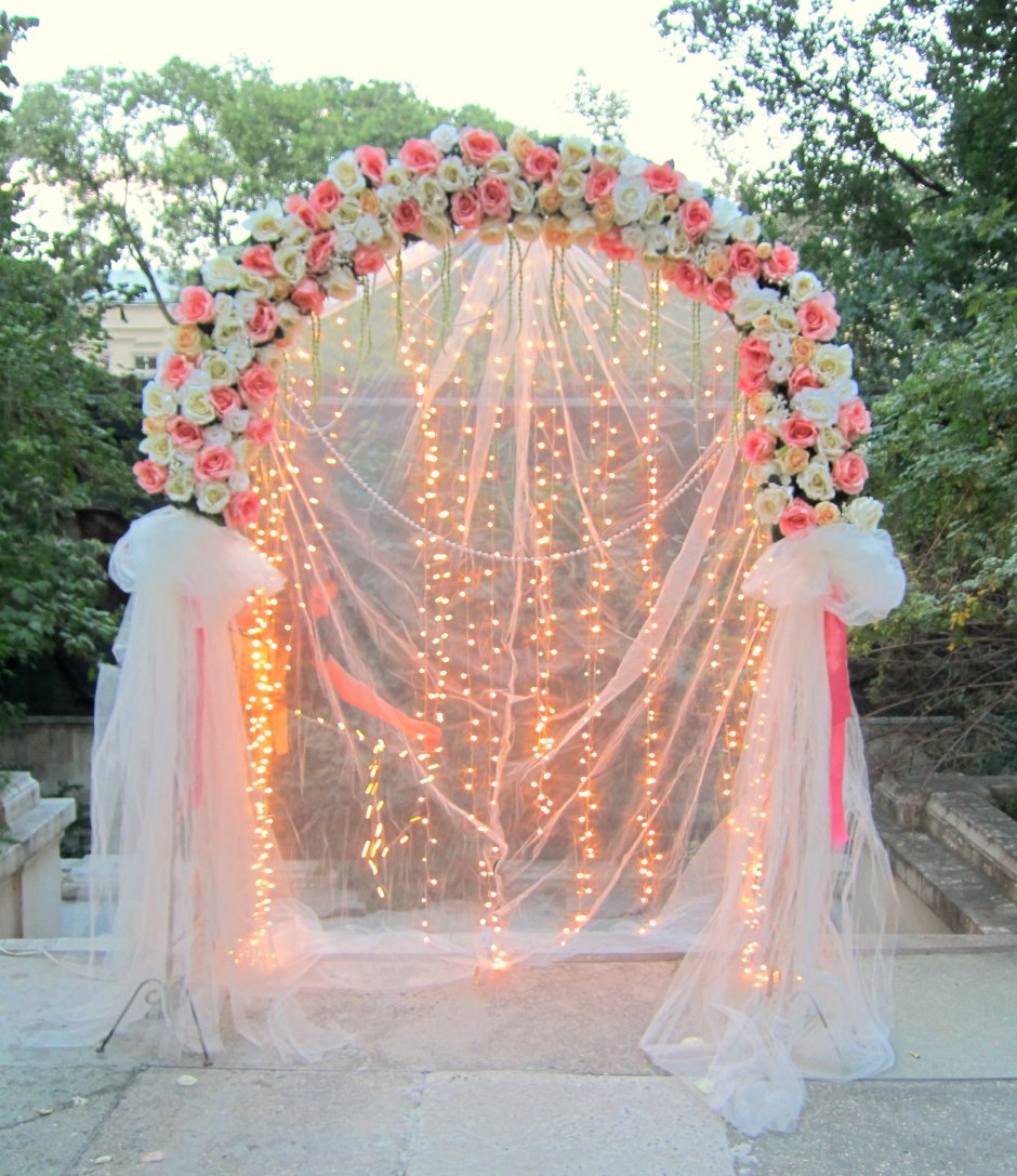 Свадебная арка в розовом цвете