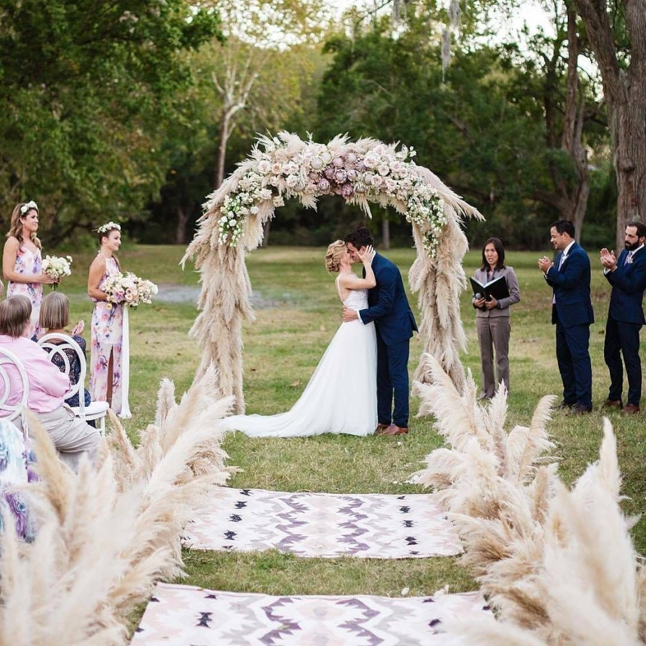 Пампасная трава декор свадьба арка