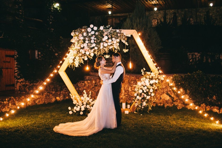 Свадебная арка с фонариками