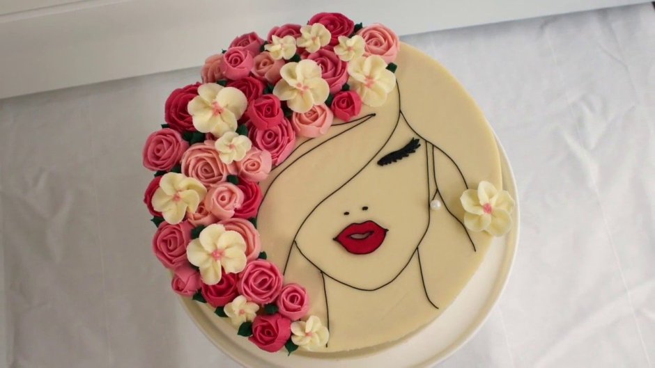 Торт с лицом девушки и цветами