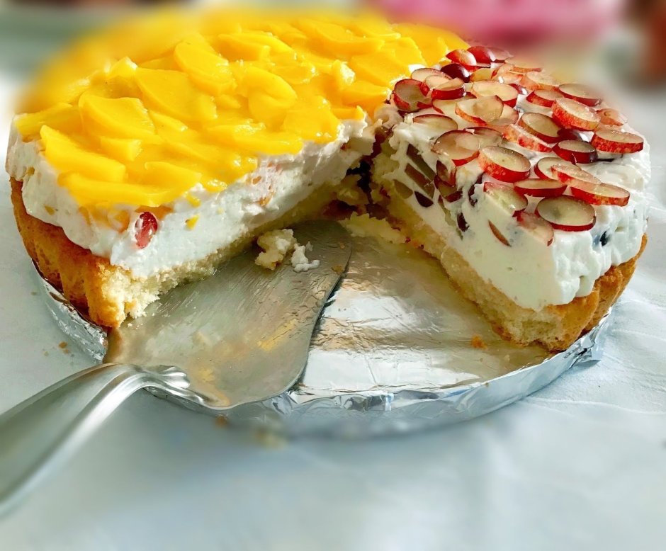 Торт с консервированными персиками и творожным кремом
