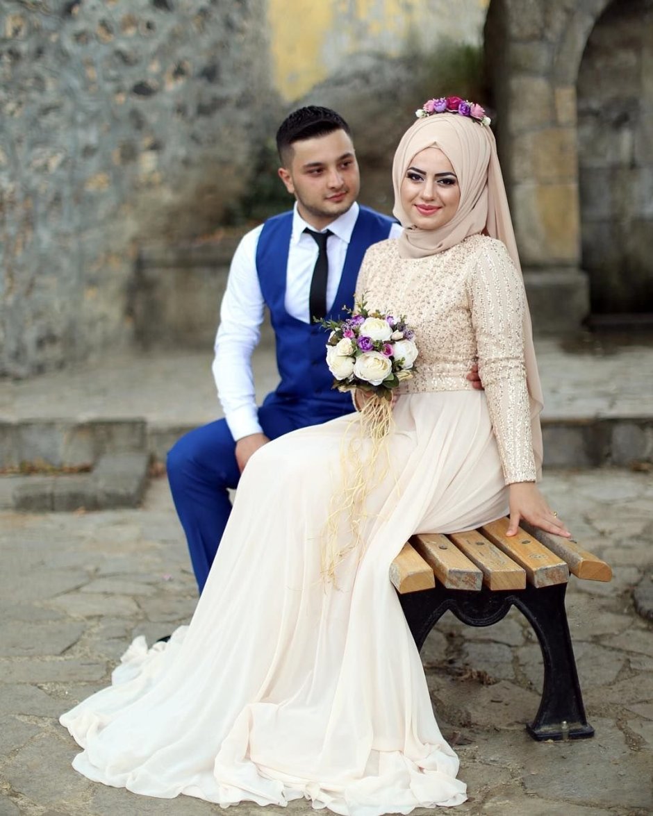Жених и невеста в хиджабе