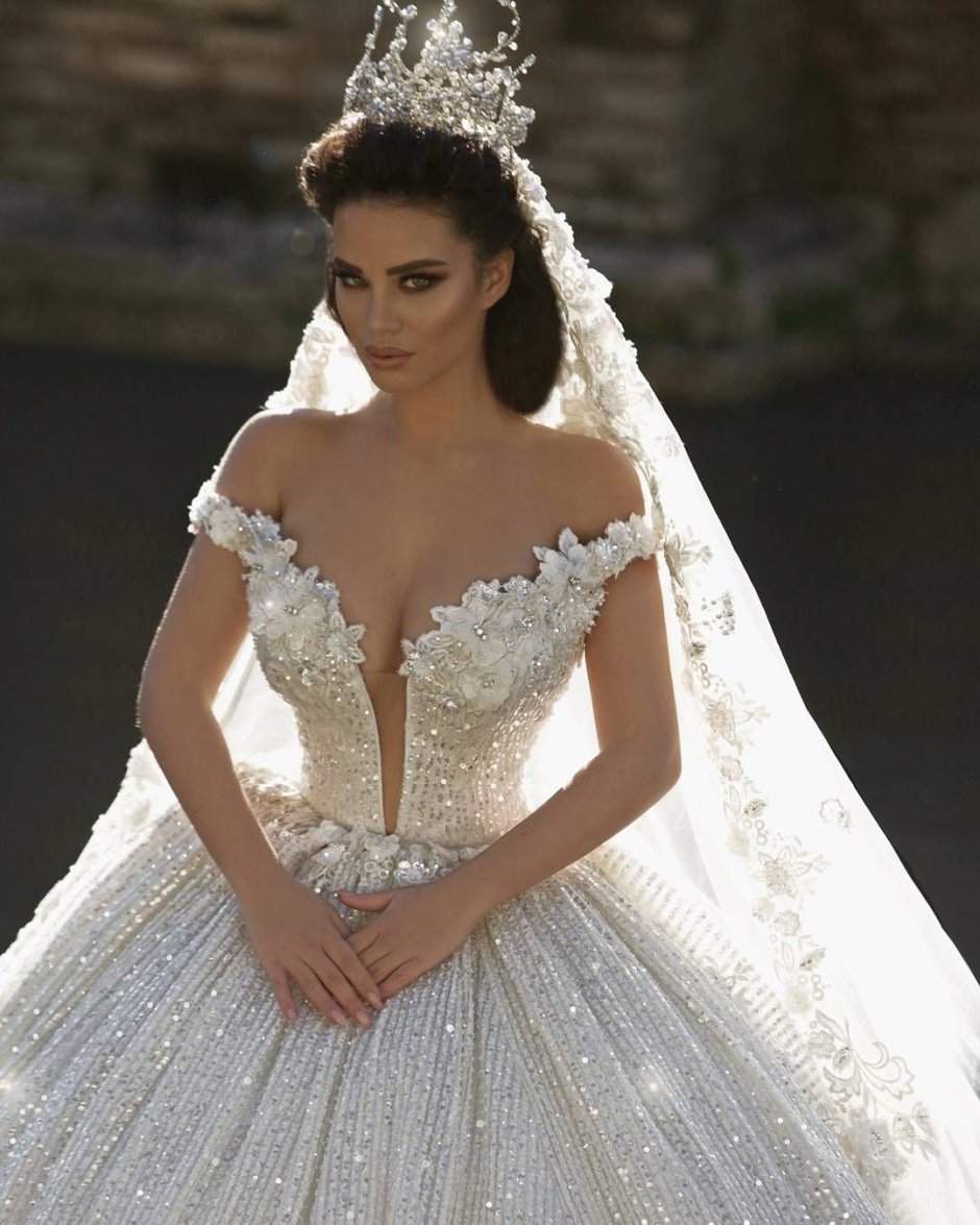 Армянка в свадебном платье