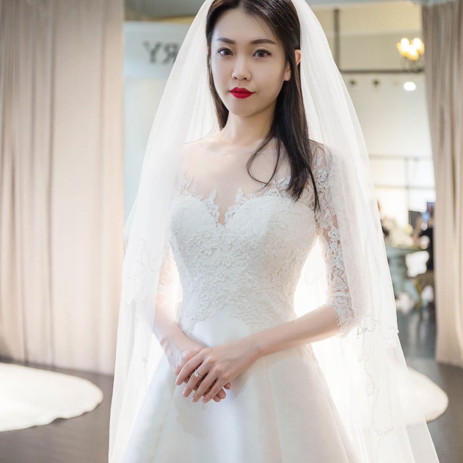 Корейские невесты в платьях