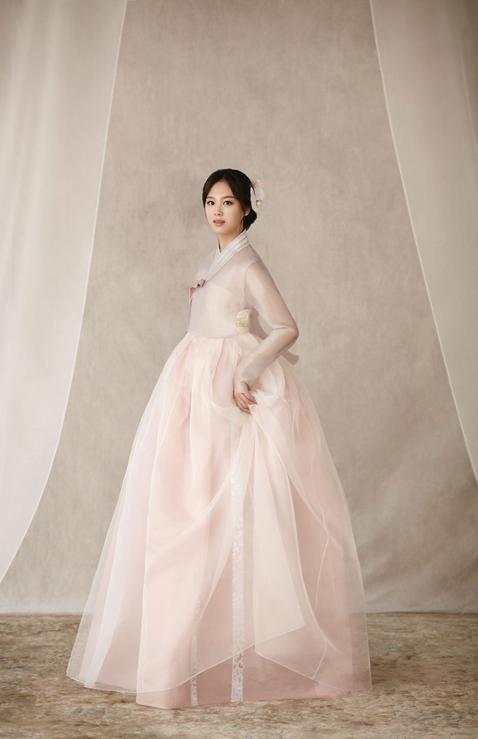 Корейский свадебный ханбок невесты