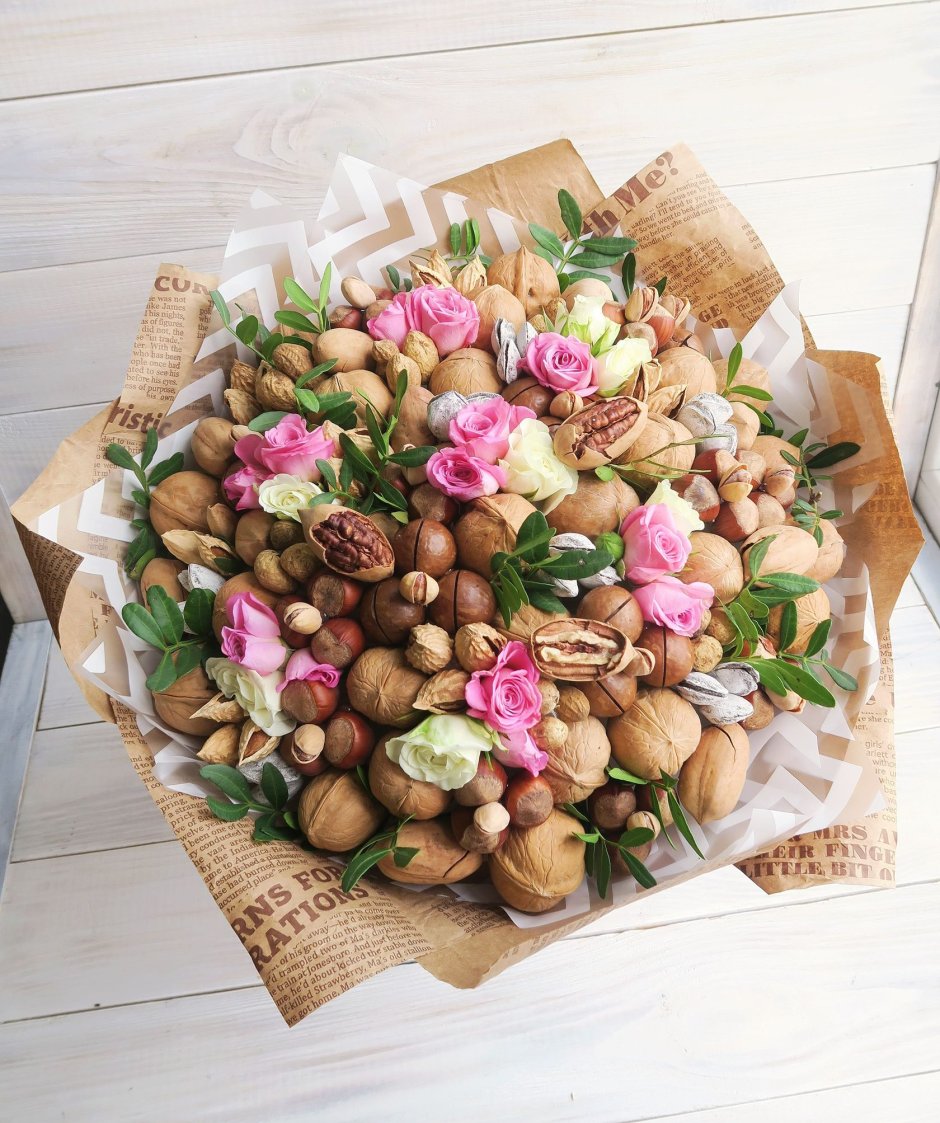Ореховый букет с цветами