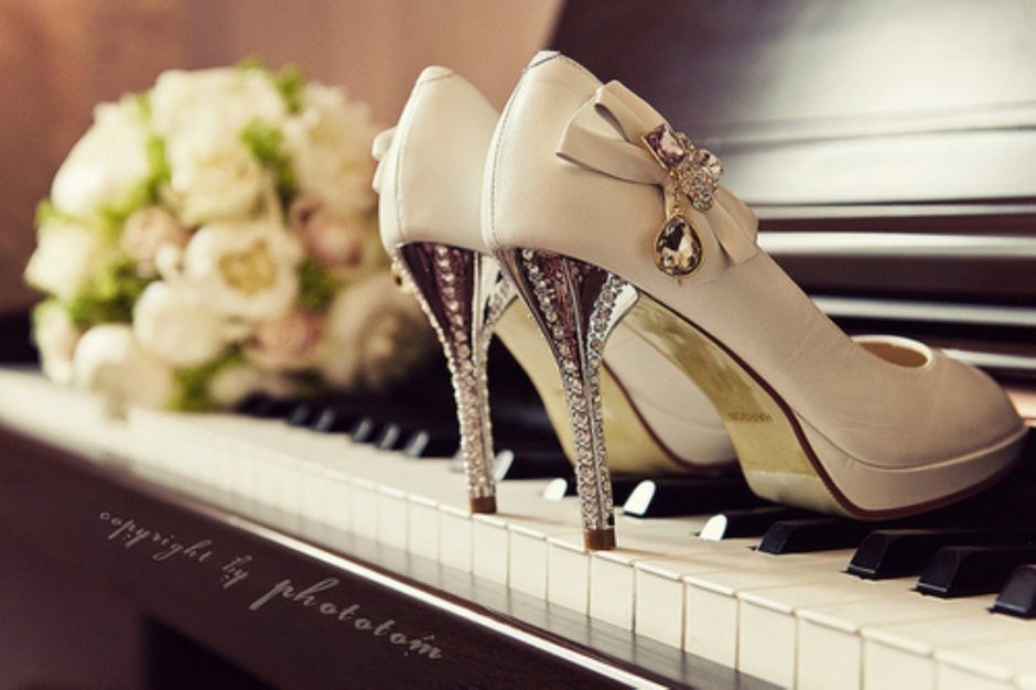 Туфли невесты на коробке