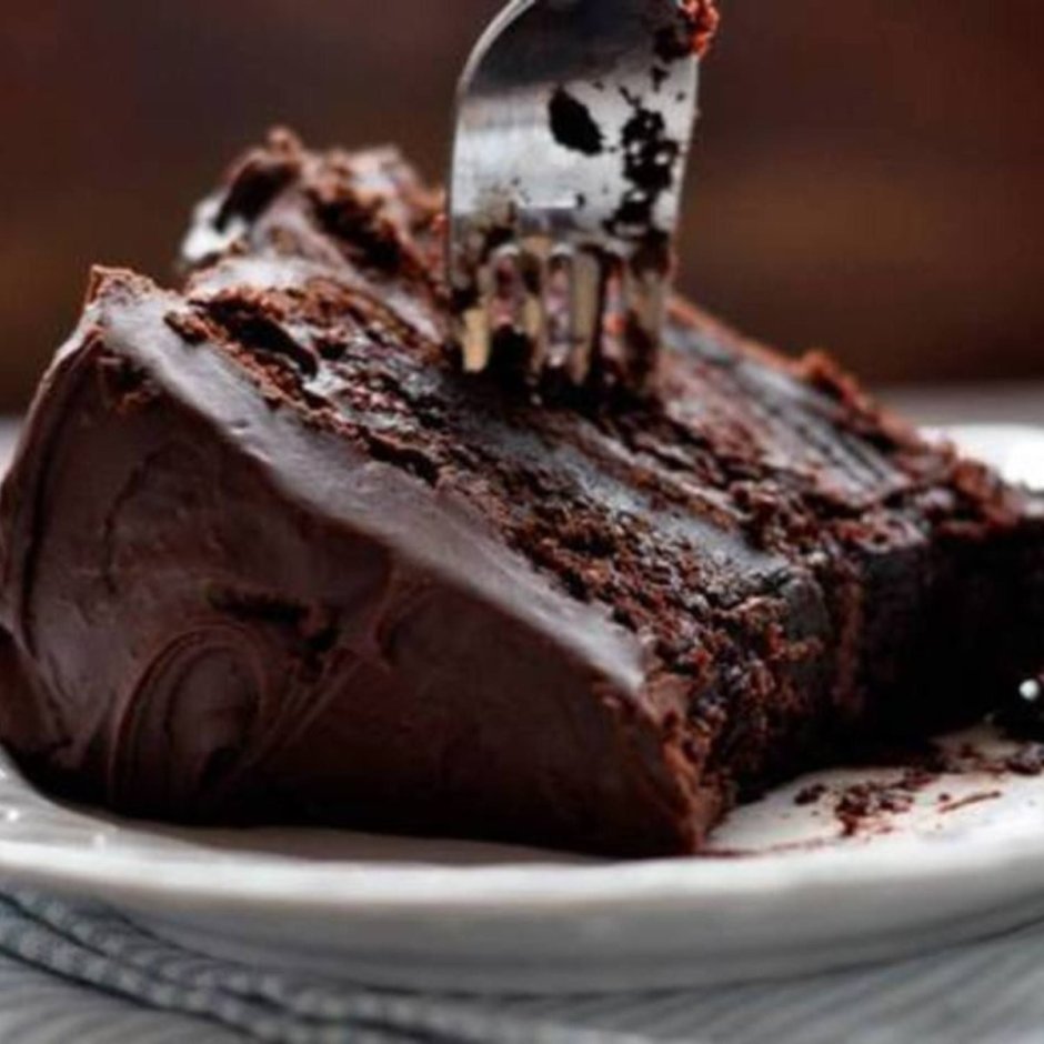 Влажный шоколадный торт