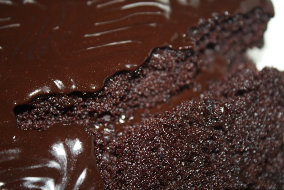 Шоколадный торт с шоколадом внутри