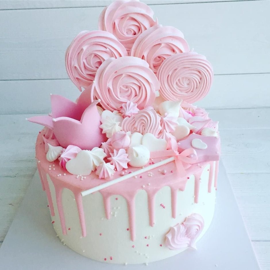 Бело розовый торт