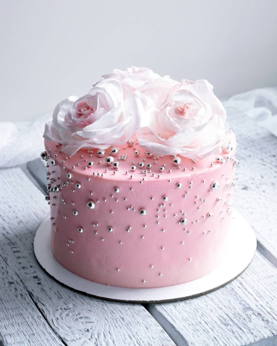 Розовый торт