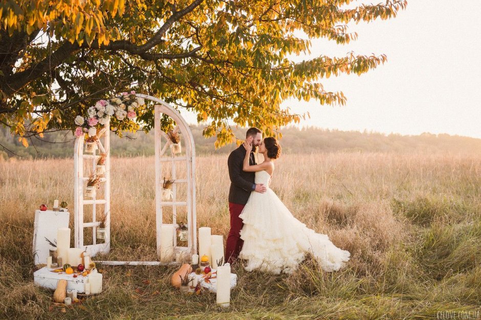 Осенняя свадьба на природе