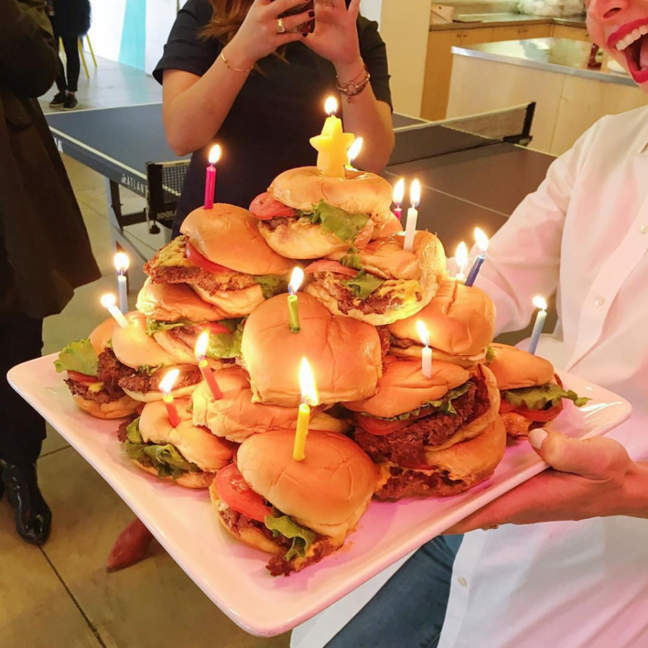 Торт из бургеров на день рождения