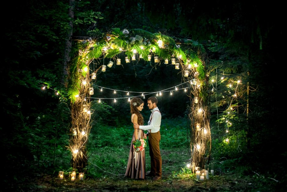 Свадебная арка в лесу