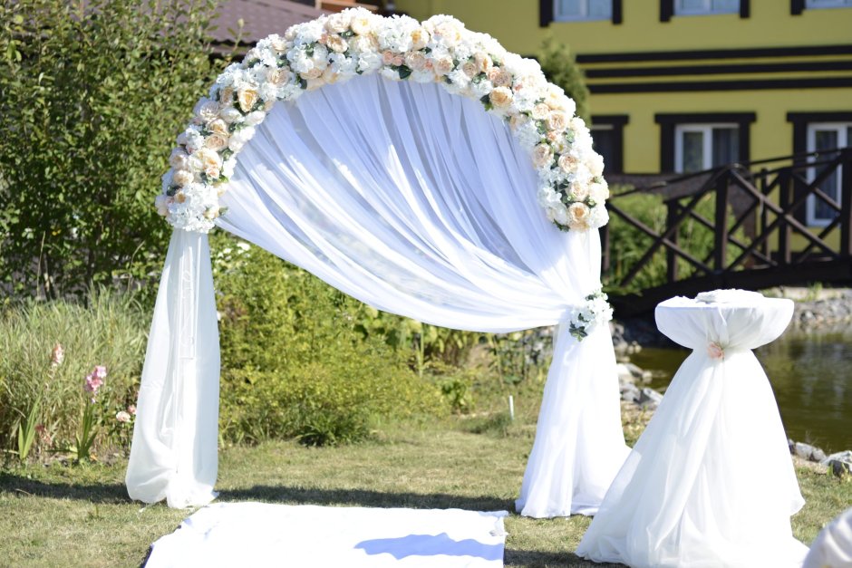 Белая арка на свадьбу