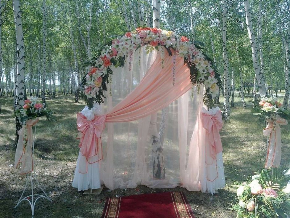 Арка на свадьбу с тканью