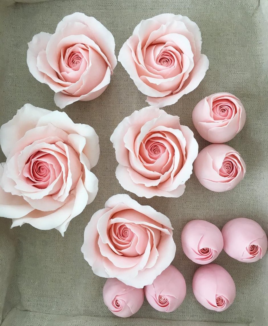 Пионовидные розы из мастики