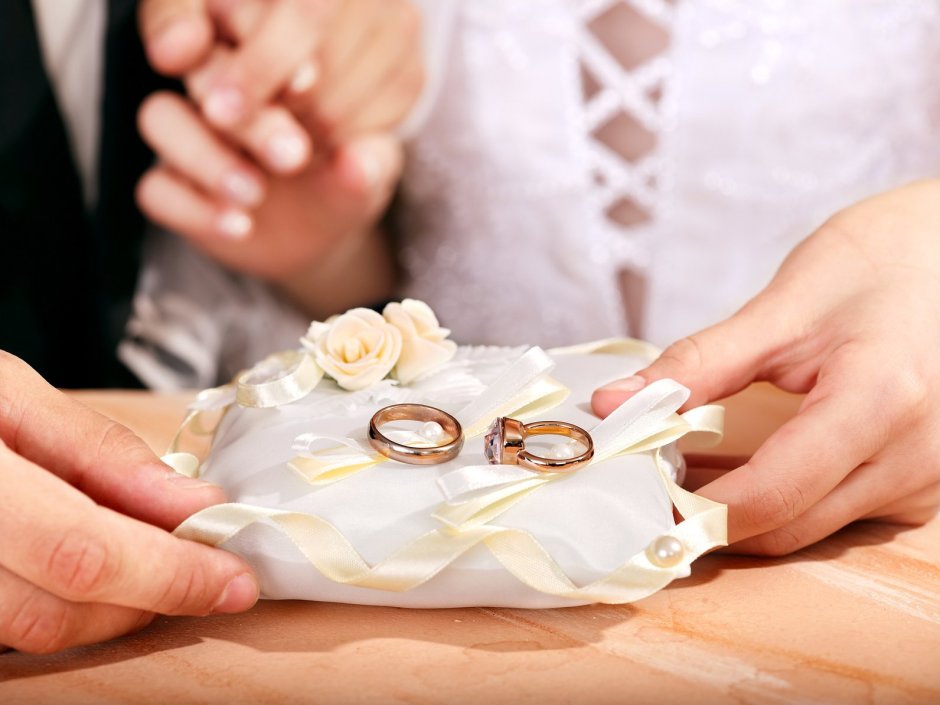 Свадебные кольца для невесты и жениха