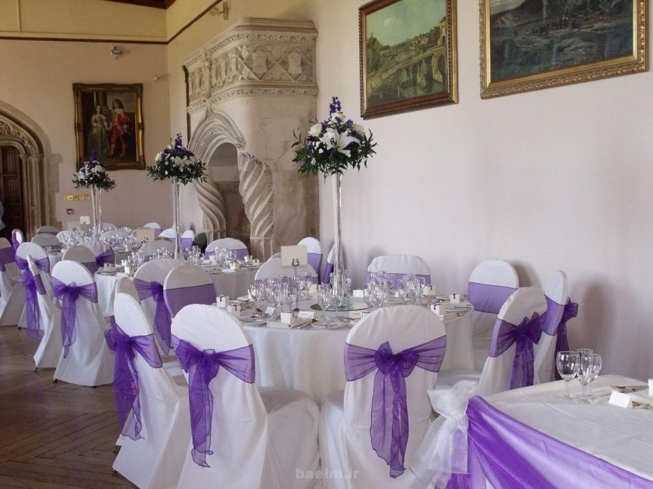 Банкетный зал для свадьбы фиолетовый