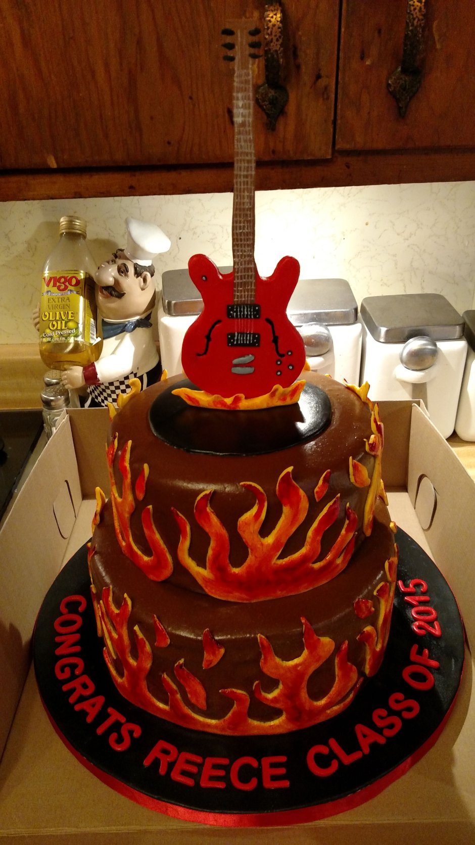 Торт с огнем и гитарой