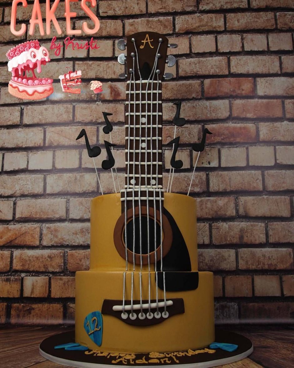 Торт Эйдан с гитарой