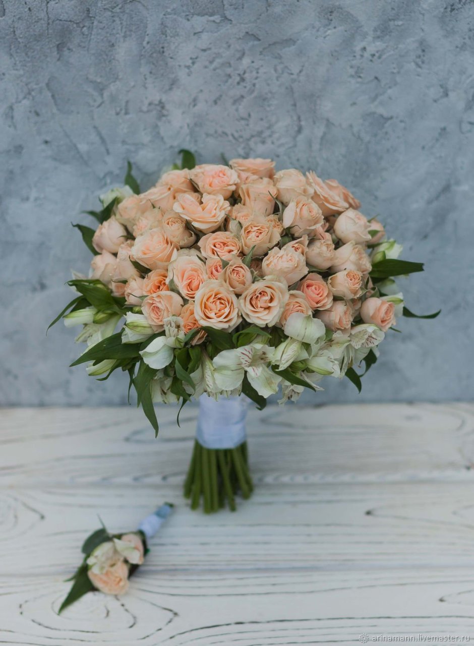 Букет невесты кустовые розы