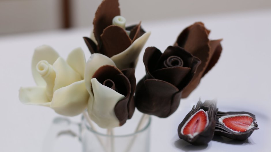 Красивые цветы из шоколада